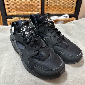 Nike Air Huarache Triple Black Sneaker Men’s Size 10
